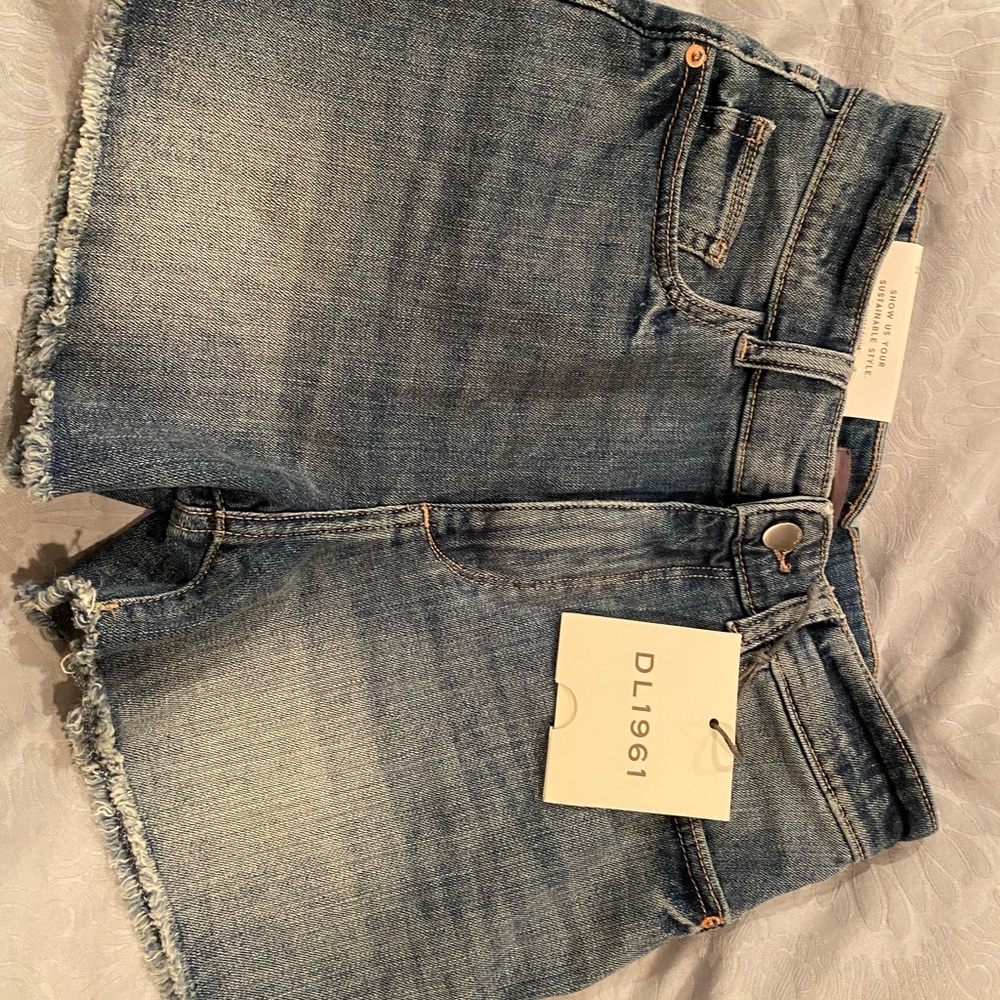 DL1961 NWT Cecilia Classic Denim Short Size 24 Inseam 3.25 in.